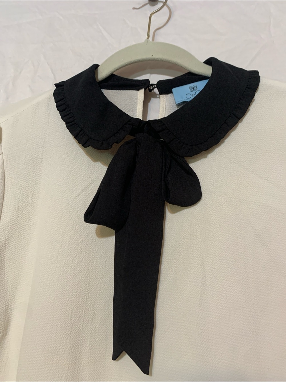 Cece white short sleeve blouse Peter Pan collar with black bow - Picture 2 of 7